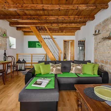 Gorgeous Home In Kanfanar With Wifi *