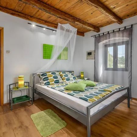 Gorgeous Home In Kanfanar With Wifi *