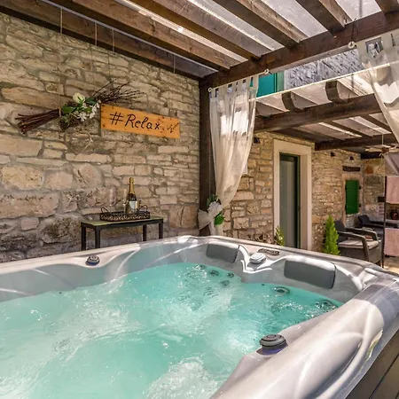 Casa Luciana Near Rovinj * 坎法奈尔