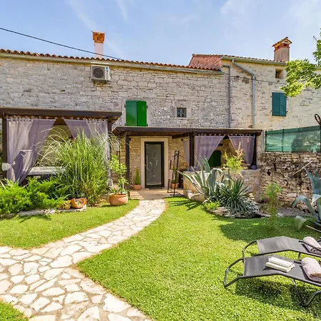 Gorgeous Home In Kanfanar With Wifi *