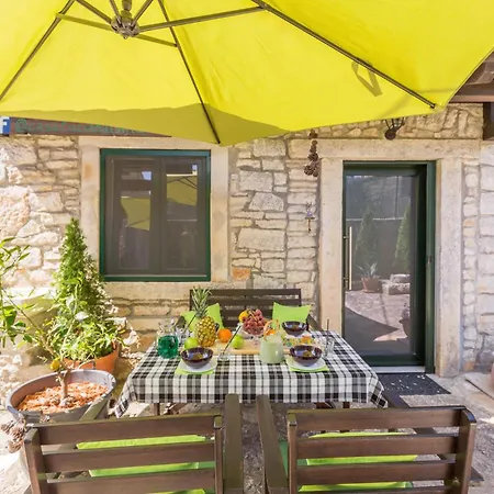 Casa Luciana Near Rovinj * 坎法奈尔