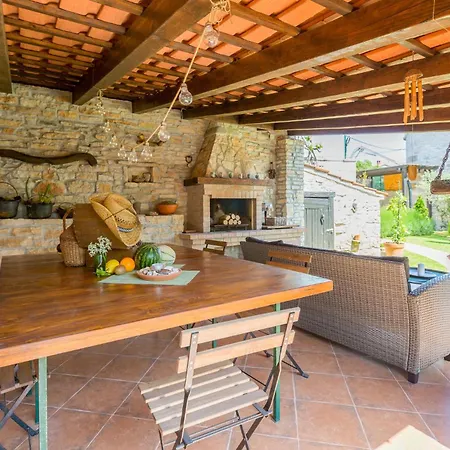 Gorgeous Home In Kanfanar With Wifi