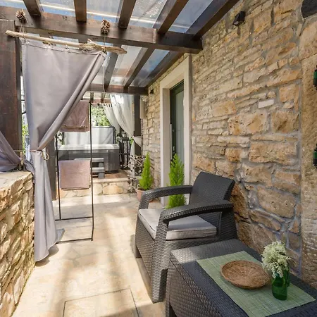 Casa Luciana Near Rovinj 度假居 *
